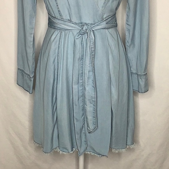 BB Dakota Chambray Wrap Dress Size 2 - Picture 4 of 16